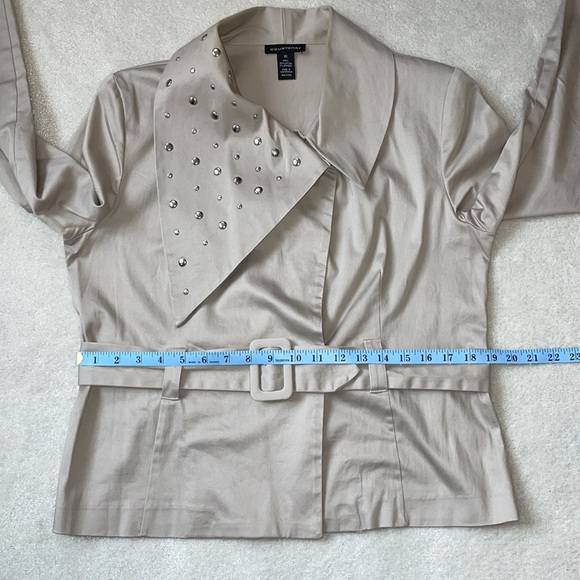 Chic cropped Trench Coat with Metal Stud detailing on Collar - Picture 13 of 16
